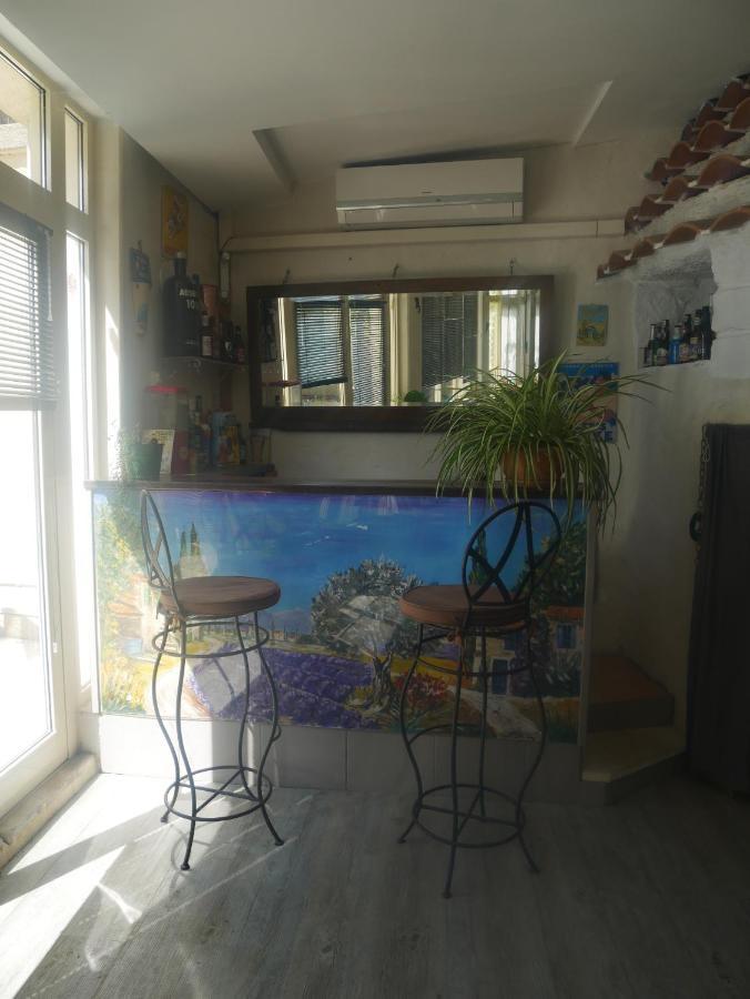 费尼尔酒店 Vénéjan 外观 照片